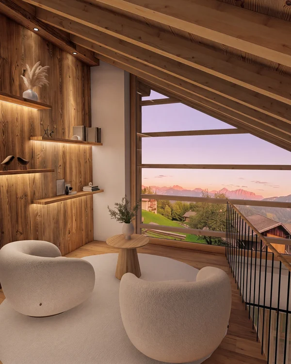 Ihr Chalet in den Dolomiten mit privater Sauna Gemütliche Dachlounge mit Sesseln und großem Fensterblick auf Berge im Abendlicht